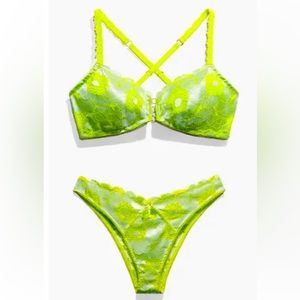 Savage X Fenty NWOT Perfect Poppies Lace Bralette & Brazilian Panty Set